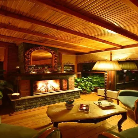 Tree Tops Park Hotell *