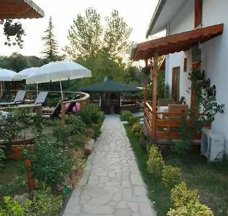 Tree Tops Park Hotell *