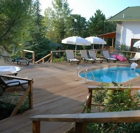 Tree Tops Park Hotell Ağva