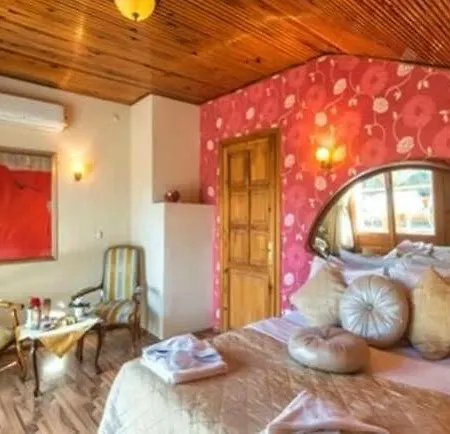 Tree Tops Park Hotell Ağva