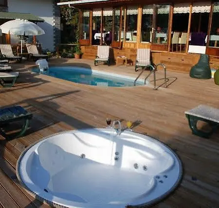 Tree Tops Park Hotel