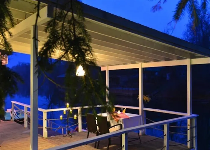 Tree Tops Park אגווה