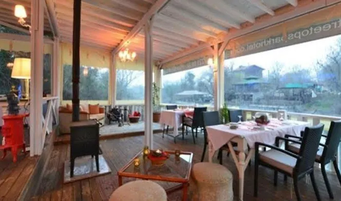 Tree Tops Park מלון