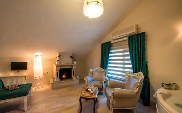 Tree Tops Park מלון