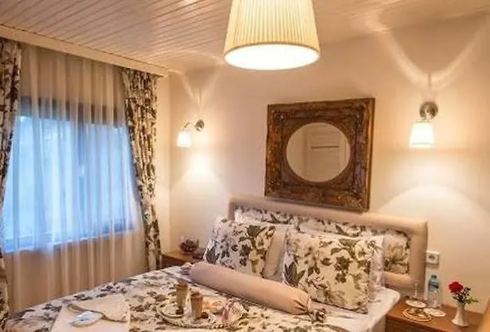 Tree Tops Park מלון